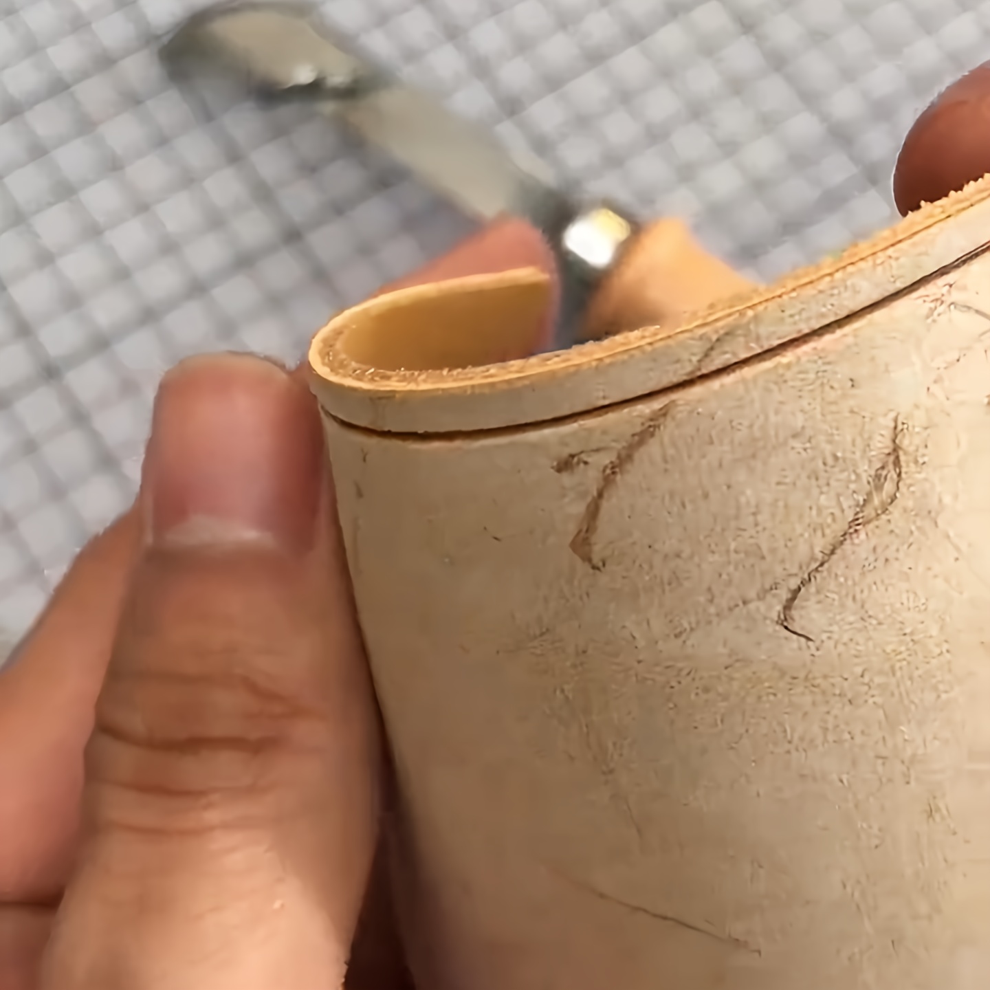 أداة تشكيل حواف الجلد قابلة لل - مراجعة Leatherwork Machine وسعره